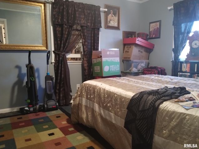 600 S SKYLINE Drive, Carbondale, IL 62901