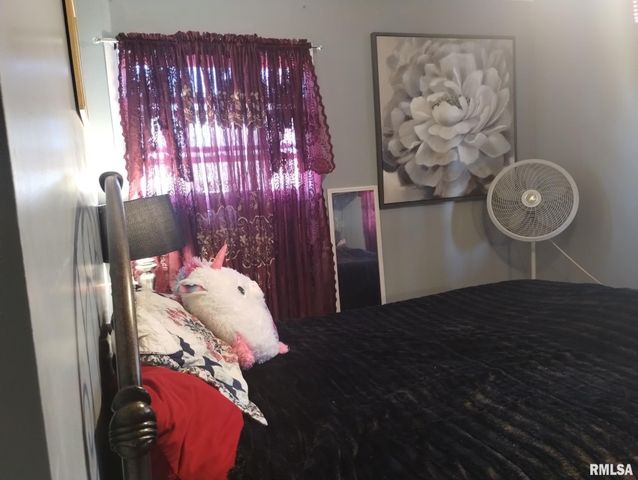 600 S SKYLINE Drive, Carbondale, IL 62901