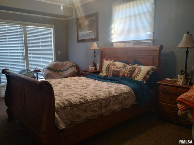 600 S SKYLINE Drive, Carbondale, IL 62901