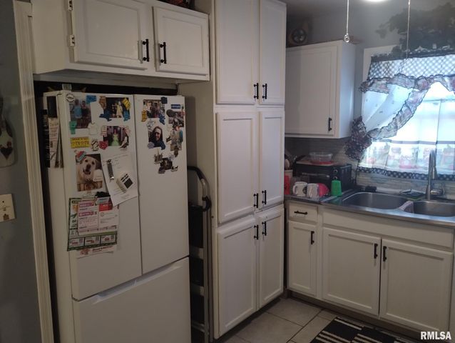 600 S SKYLINE Drive, Carbondale, IL 62901