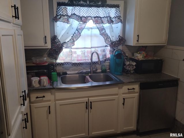 600 S SKYLINE Drive, Carbondale, IL 62901