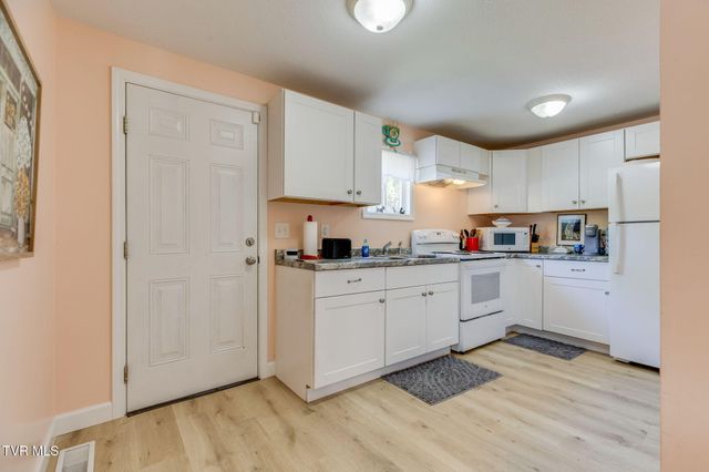 1811 East Fairview Avenue, Johnson City, TN 37601