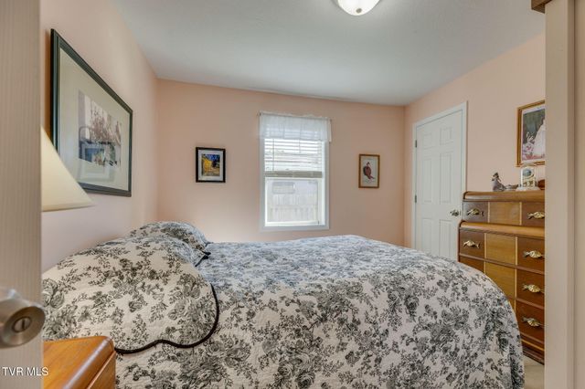 1811 East Fairview Avenue, Johnson City, TN 37601