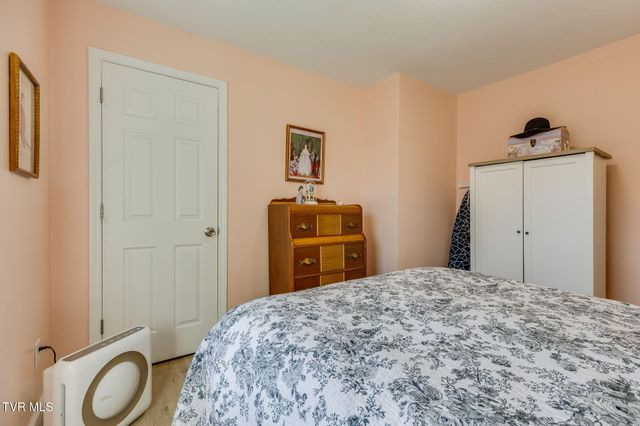 1811 East Fairview Avenue, Johnson City, TN 37601