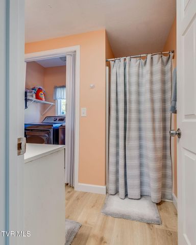 1811 East Fairview Avenue, Johnson City, TN 37601