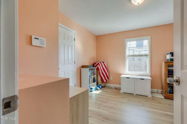 1811 East Fairview Avenue, Johnson City, TN 37601