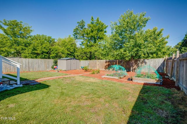 1811 East Fairview Avenue, Johnson City, TN 37601