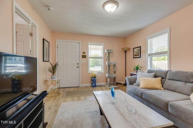 1811 East Fairview Avenue, Johnson City, TN 37601