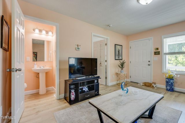 1811 East Fairview Avenue, Johnson City, TN 37601