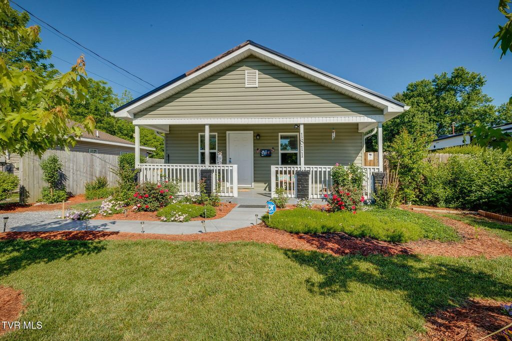 1811 East Fairview Avenue, Johnson City, TN 37601