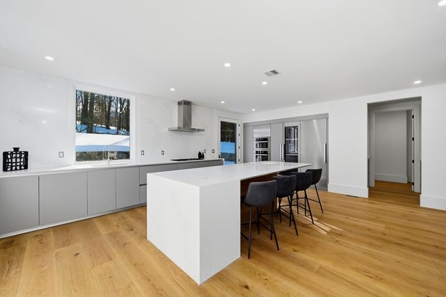 7 Whipple Rd, Lexington, MA 02420