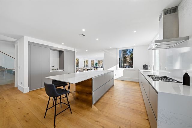 7 Whipple Rd, Lexington, MA 02420