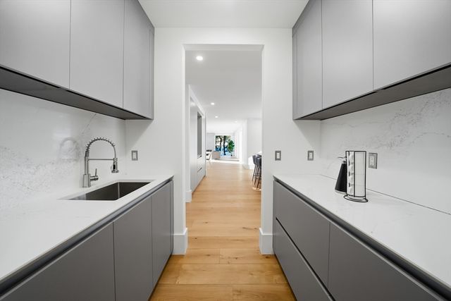 7 Whipple Rd, Lexington, MA 02420