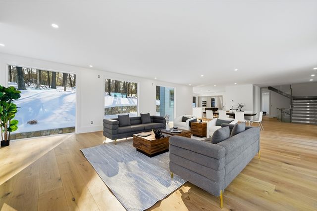 7 Whipple Rd, Lexington, MA 02420