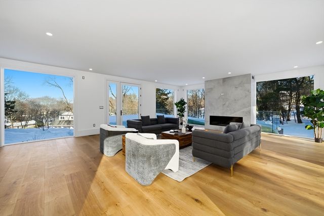 7 Whipple Rd, Lexington, MA 02420