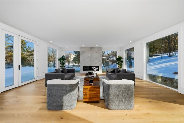 7 Whipple Rd, Lexington, MA 02420