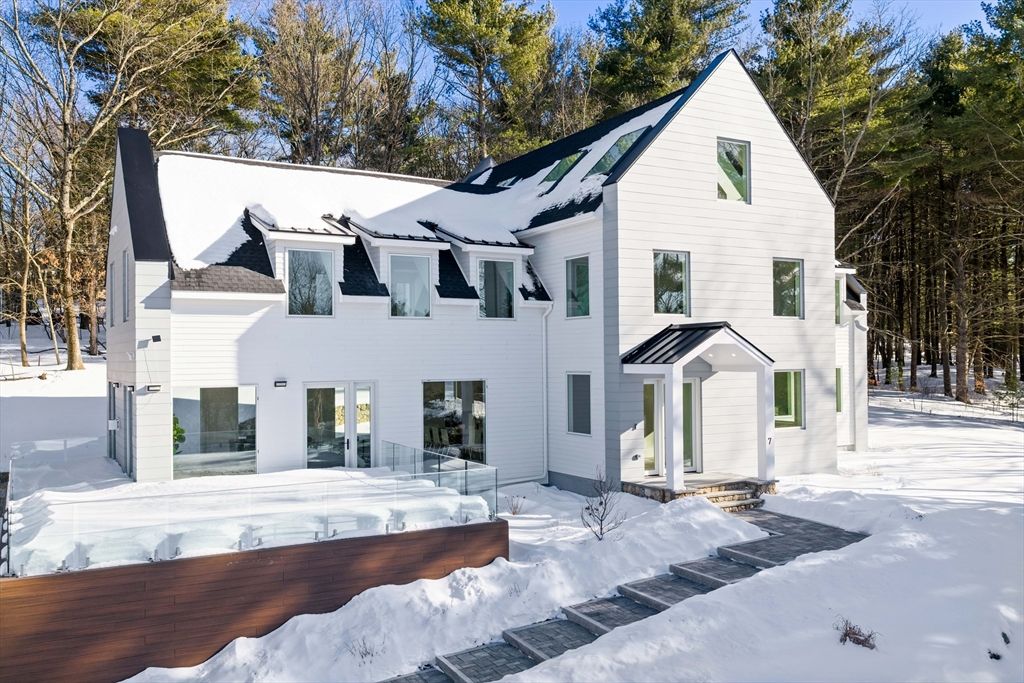 7 Whipple Rd, Lexington, MA 02420