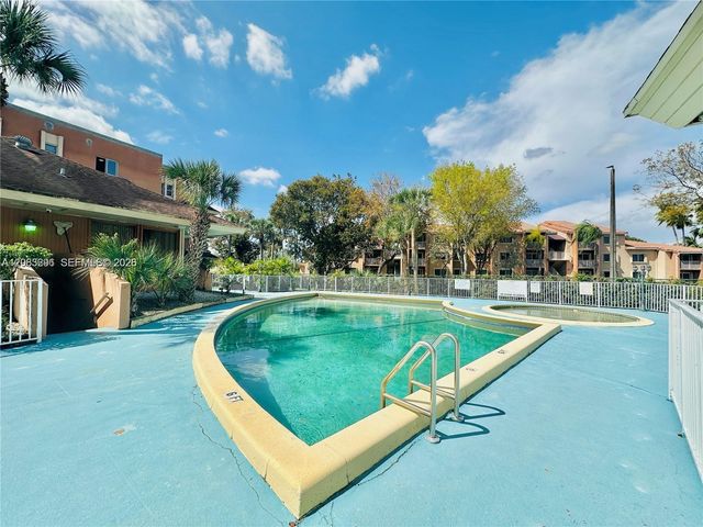 17530 NW 68th Avenue C4012, Hialeah, FL 33015