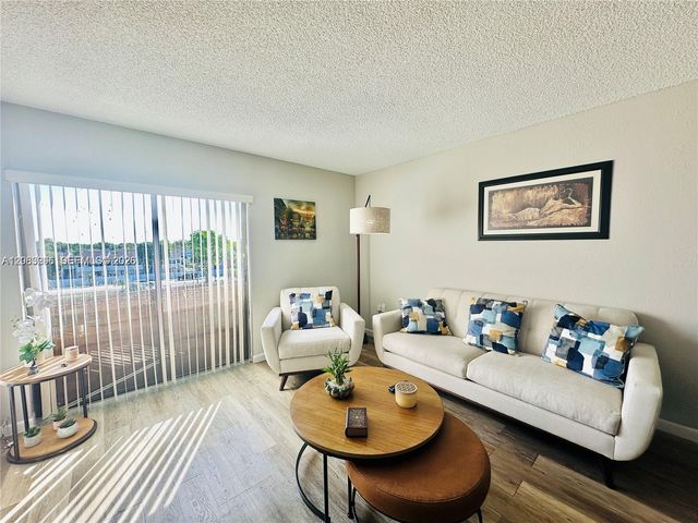 17530 NW 68th Avenue C4012, Hialeah, FL 33015