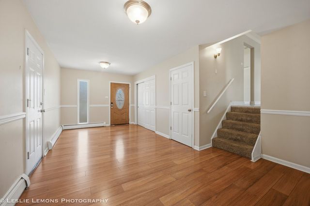 7907 W 89th Street, Hickory Hills, IL 60457