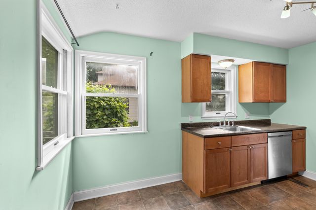 1081 Hubbard Avenue, Saint Paul, MN 55104