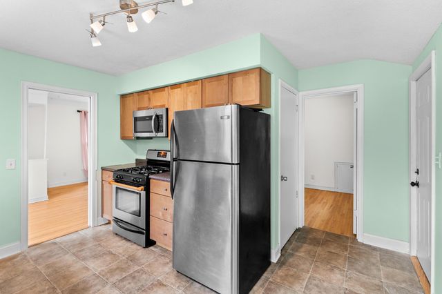 1081 Hubbard Avenue, Saint Paul, MN 55104