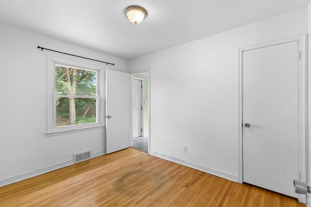 1081 Hubbard Avenue, Saint Paul, MN 55104