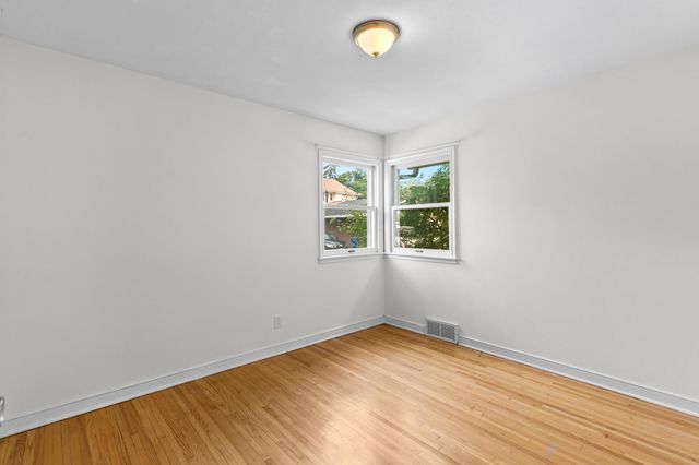1081 Hubbard Avenue, Saint Paul, MN 55104
