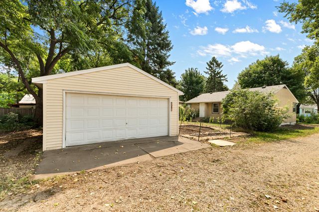 1081 Hubbard Avenue, Saint Paul, MN 55104