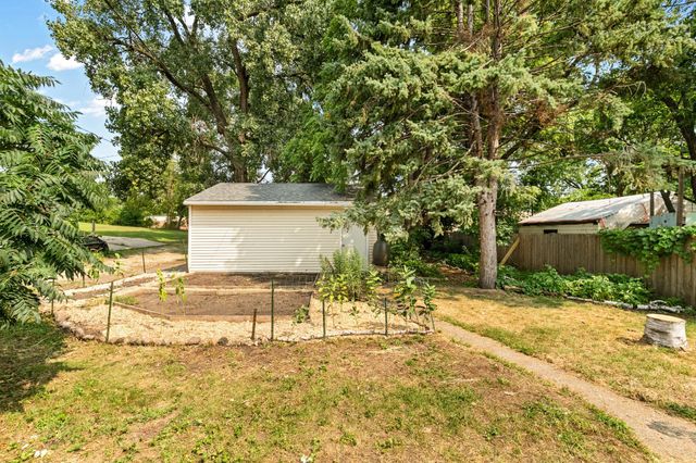 1081 Hubbard Avenue, Saint Paul, MN 55104