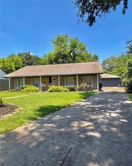 5422 Winding Way Drive, Houston, TX 77091