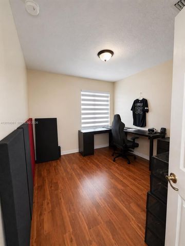 5724 NW 112th Pl 5724, Doral, FL 33178