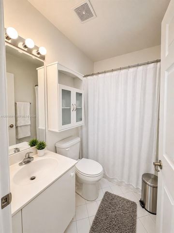 5724 NW 112th Pl 5724, Doral, FL 33178