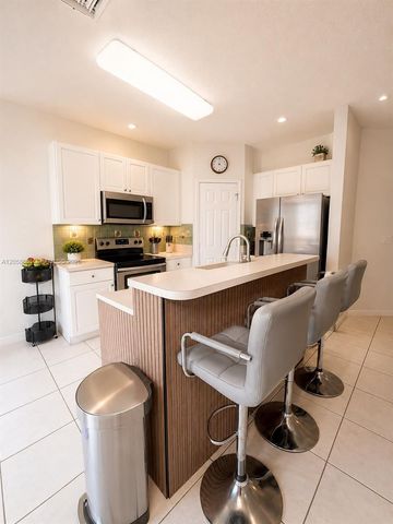 5724 NW 112th Pl 5724, Doral, FL 33178