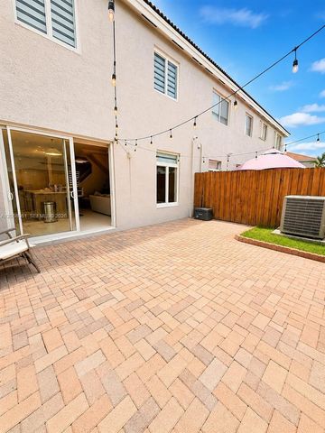 5724 NW 112th Pl 5724, Doral, FL 33178
