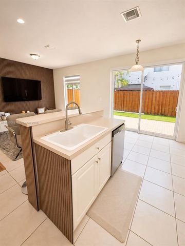 5724 NW 112th Pl 5724, Doral, FL 33178