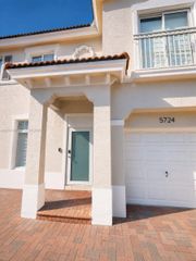 5724 NW 112th Pl 5724, Doral, FL 33178