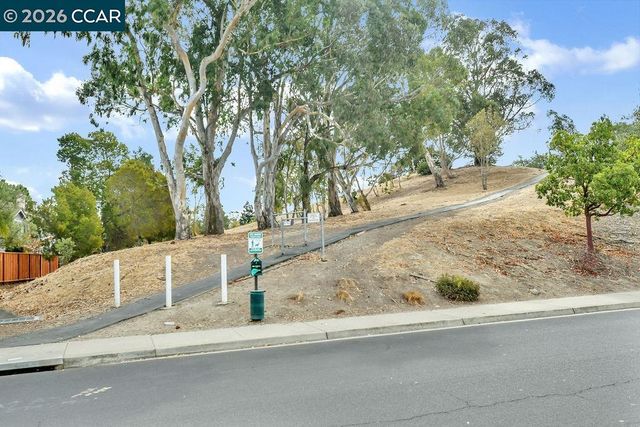 326 Liveoak Court, Martinez, CA 94553