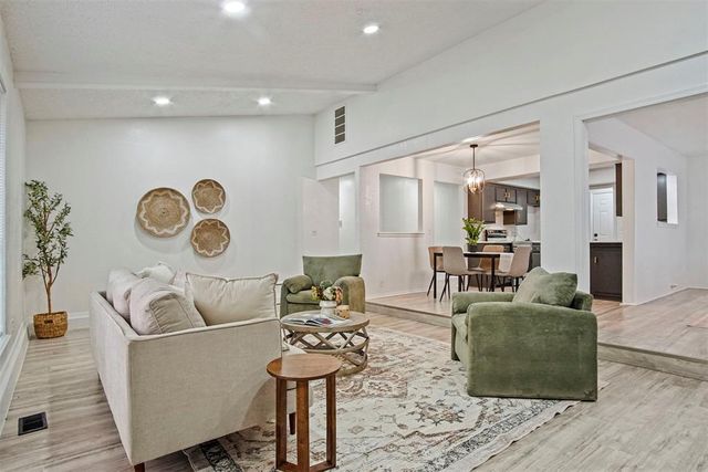 744 Mabel C Fry Boulevard, Yukon, OK 73099