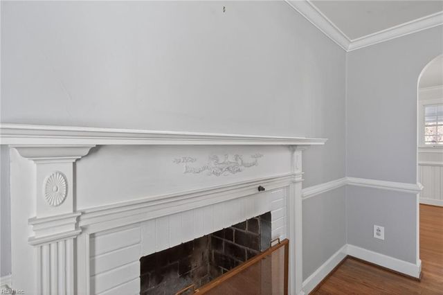 21 Brandon RD, Newport News, VA 23601