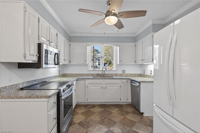 21 Brandon RD, Newport News, VA 23601