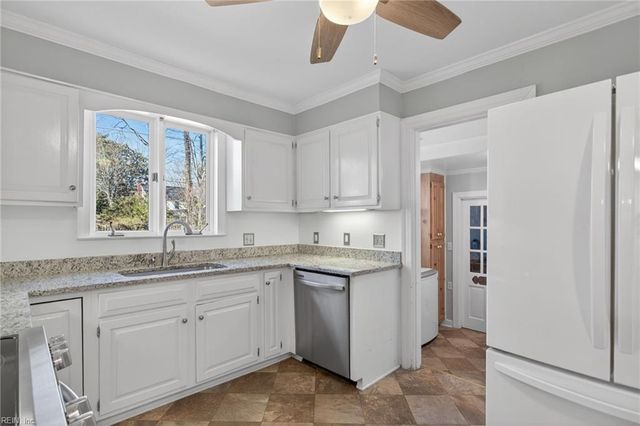 21 Brandon RD, Newport News, VA 23601