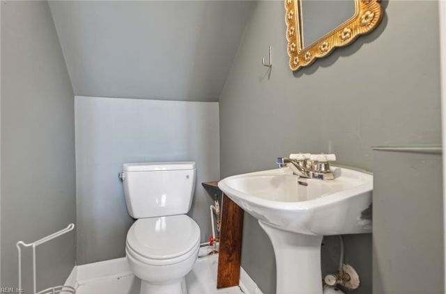 21 Brandon RD, Newport News, VA 23601