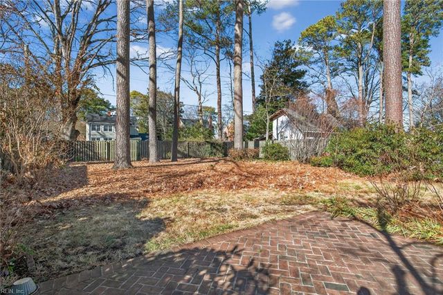 21 Brandon RD, Newport News, VA 23601