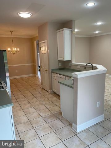 160 PENNSBURY LN, Woodbury, NJ 08096