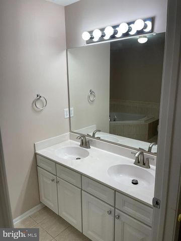 160 PENNSBURY LN, Woodbury, NJ 08096