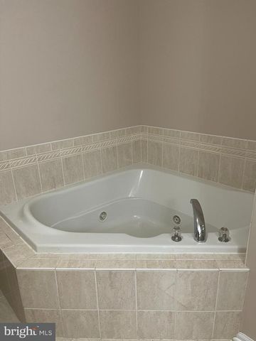 160 PENNSBURY LN, Woodbury, NJ 08096