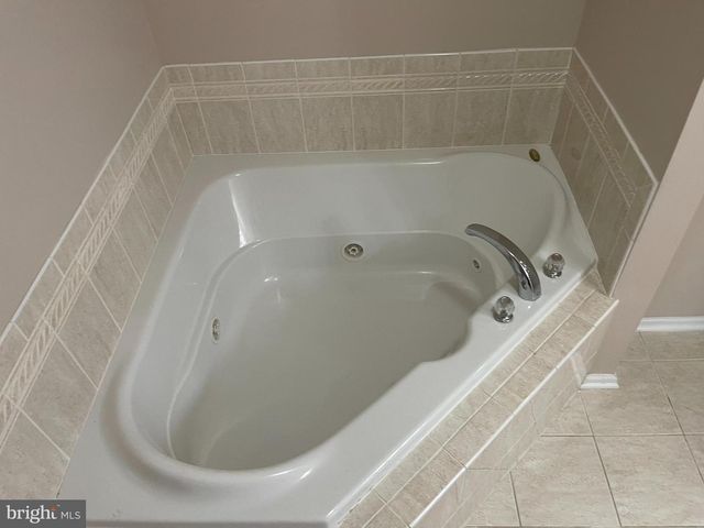 160 PENNSBURY LN, Woodbury, NJ 08096