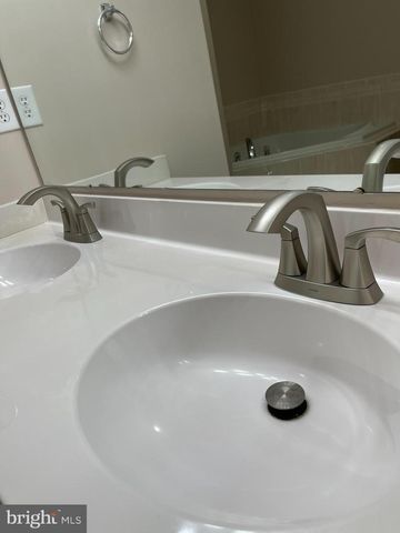 160 PENNSBURY LN, Woodbury, NJ 08096