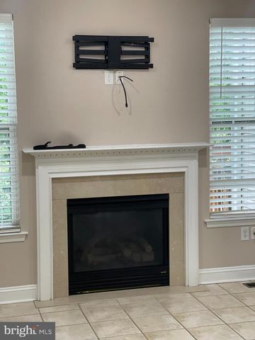 160 PENNSBURY LN, Woodbury, NJ 08096